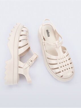 Melissa Position Platform II in Beige, SZ 6 🤍